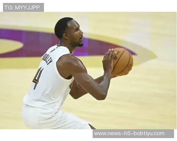 莫布里替补出战半场表现亮眼贡献10分3板引发学文班与锡安替补定律探讨 莫布里替补出战半场表现亮眼贡献10分3板引发学文班与锡安替补定律探讨