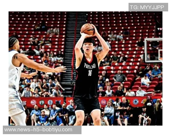 杨瀚森赛季表现波动明显连续三场未上场引发关注与讨论