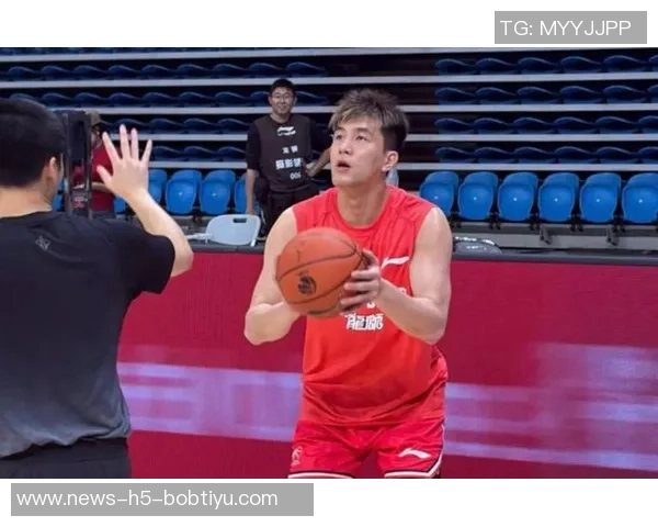 郭艾伦调侃徐昕加班责任引发队内欢笑气氛愈加融洽 郭艾伦调侃徐昕加班责任引发队内欢笑气氛愈加融洽